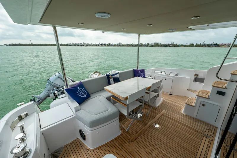 Slide: The Image of Azimut 55 FLY 2022 - 5698275