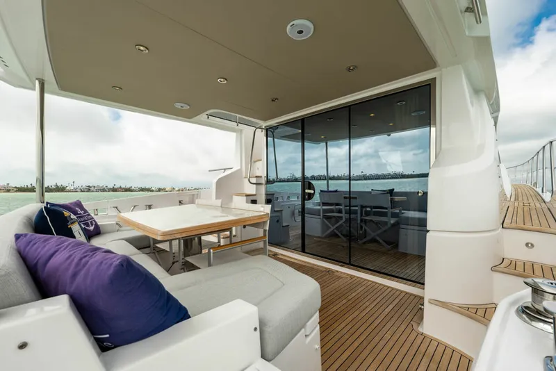 Slide: The Image of Azimut 55 FLY 2022 - 5698276