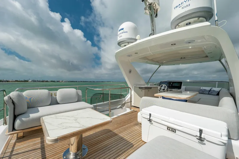 Slide: The Image of Azimut 55 FLY 2022 - 5698280