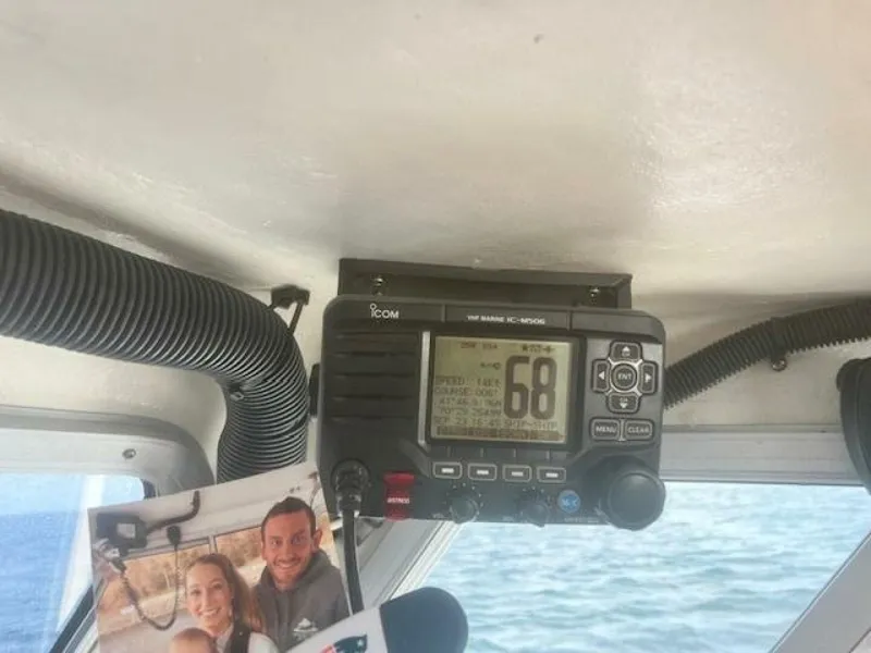 Slide: The Image of ICOM VHF - 5698732