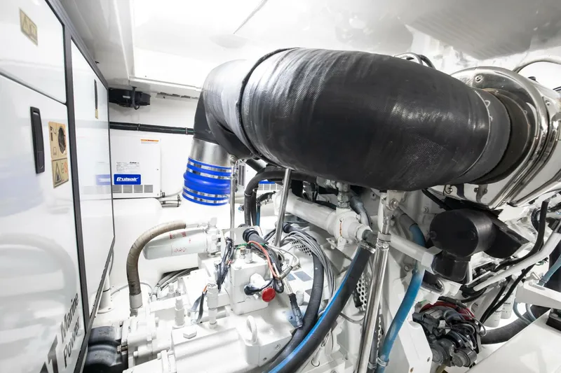 Slide: The Image of Ocean 64 Convertible 2015 - 5698770