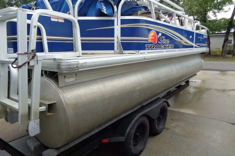 Slide: The Image of Tracker Fishin' Barge 22 DLX 2014 - 5699061