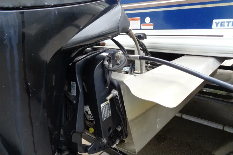 Slide: The Image of Tracker Fishin' Barge 22 DLX 2014 - 5699063