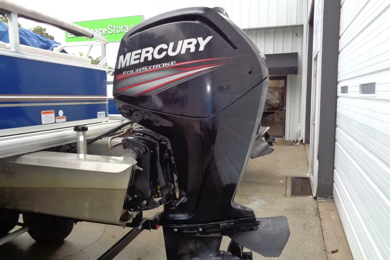 Slide: The Image of Tracker Fishin' Barge 22 DLX 2014 - 5699064