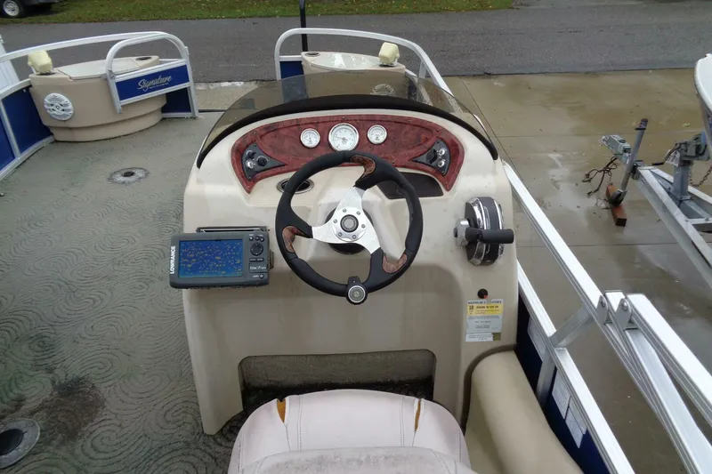 Slide: The Image of Tracker Fishin' Barge 22 DLX 2014 - 5699053