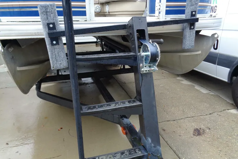 Slide: The Image of Tracker Fishin' Barge 22 DLX 2014 - 5699058