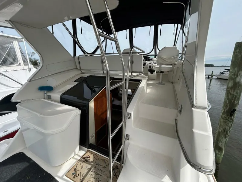 Slide: The Image of Bayliner 3587 MY 1997 - 5699277