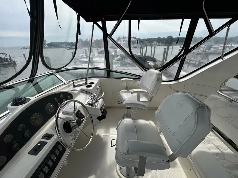 Slide: The Image of Bayliner 3587 MY 1997 - 5699280