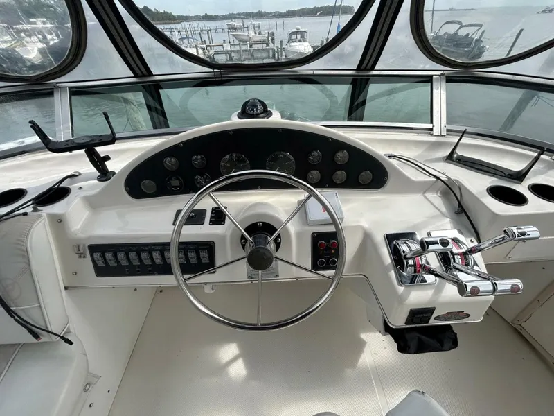 Slide: The Image of Bayliner 3587 MY 1997 - 5699282