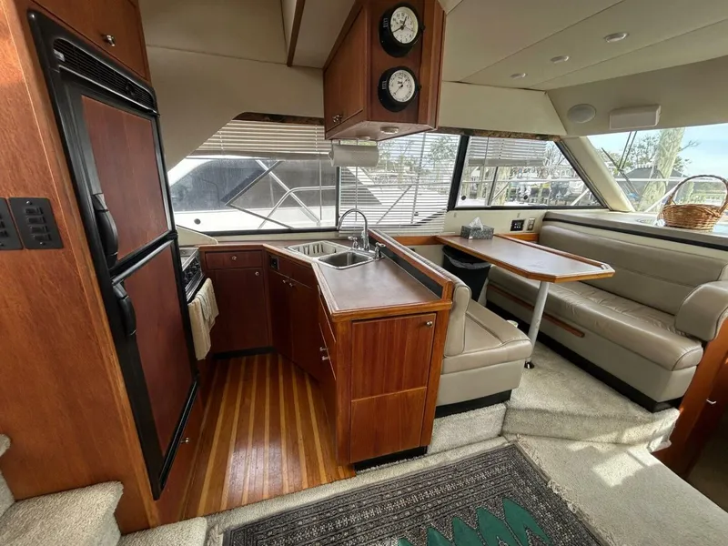 Slide: The Image of Bayliner 3587 MY 1997 - 5699285