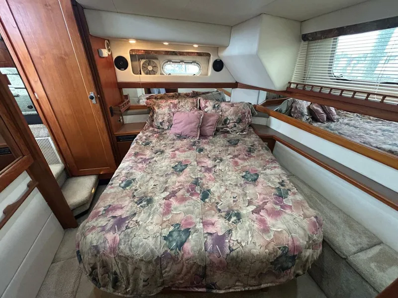 Slide: The Image of Bayliner 3587 MY 1997 - 5699300