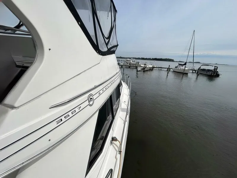 Slide: The Image of Bayliner 3587 MY 1997 - 5699271