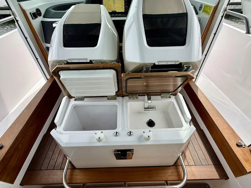 Slide: The Image of Axopar CABIN 2022 - 5699647