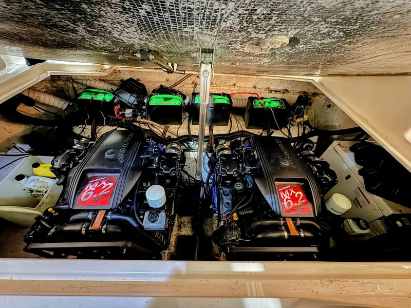 Slide: The Image of Rinker 342 Fiesta Vee 2002 - 5700043