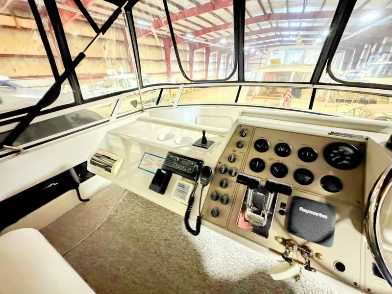 Slide: The Image of Carver 406 Aft Cabin Motor Yacht 1999 - 5700162