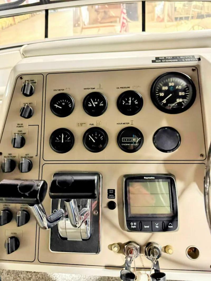 Slide: The Image of Carver 406 Aft Cabin Motor Yacht 1999 - 5700163