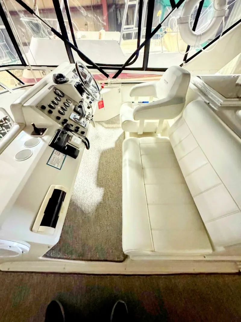 Slide: The Image of Carver 406 Aft Cabin Motor Yacht 1999 - 5700165