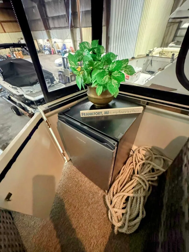 Slide: The Image of Carver 406 Aft Cabin Motor Yacht 1999 - 5700170