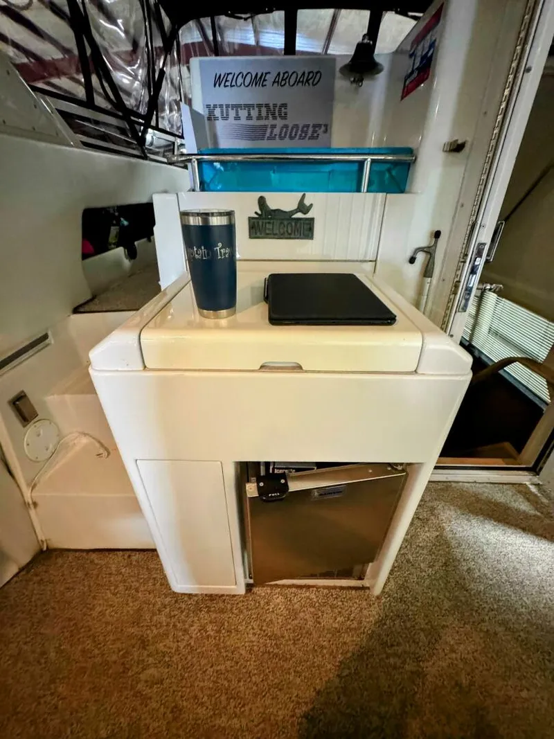 Slide: The Image of Carver 406 Aft Cabin Motor Yacht 1999 - 5700171