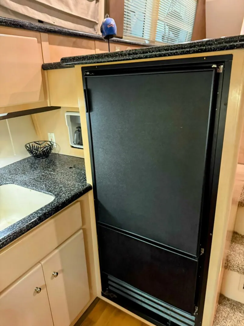 Slide: The Image of Carver 406 Aft Cabin Motor Yacht 1999 - 5700181