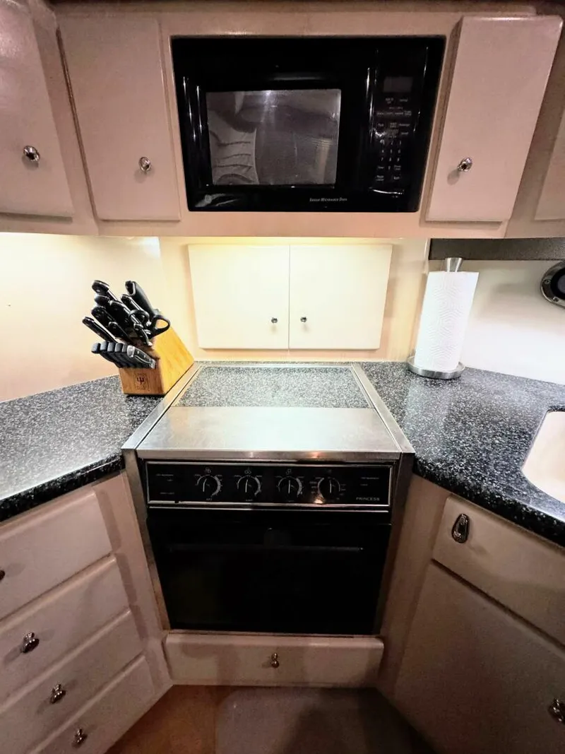 Slide: The Image of Carver 406 Aft Cabin Motor Yacht 1999 - 5700182