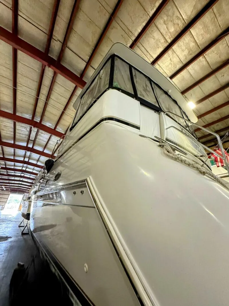 Slide: The Image of Carver 406 Aft Cabin Motor Yacht 1999 - 5700153