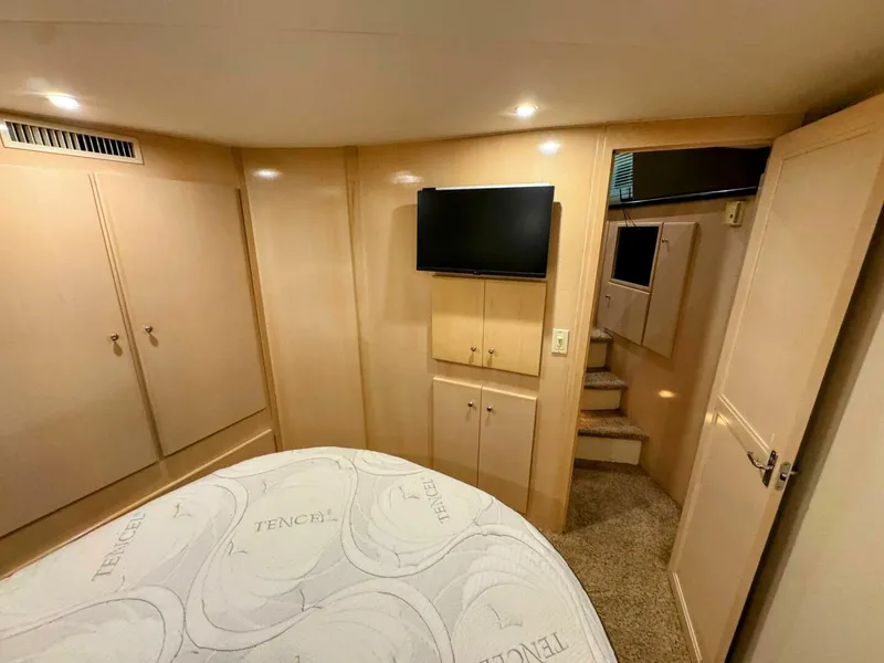 Slide: The Image of Carver 406 Aft Cabin Motor Yacht 1999 - 5700192