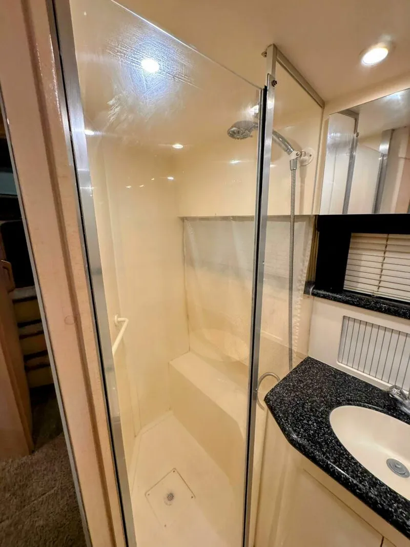 Slide: The Image of Carver 406 Aft Cabin Motor Yacht 1999 - 5700194