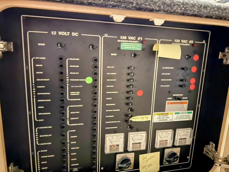 Slide: The Image of Carver 406 Aft Cabin Motor Yacht 1999 - 5700195