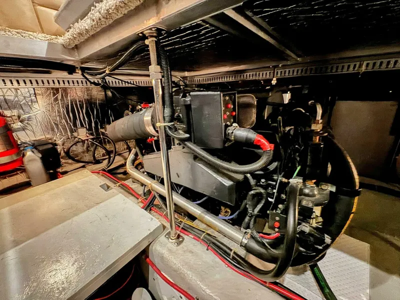 Slide: The Image of Carver 406 Aft Cabin Motor Yacht 1999 - 5700199