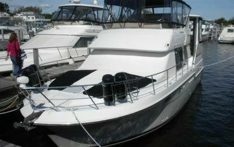 Slide: The Image of Carver 406 Aft Cabin Motor Yacht 1999 - 5700209