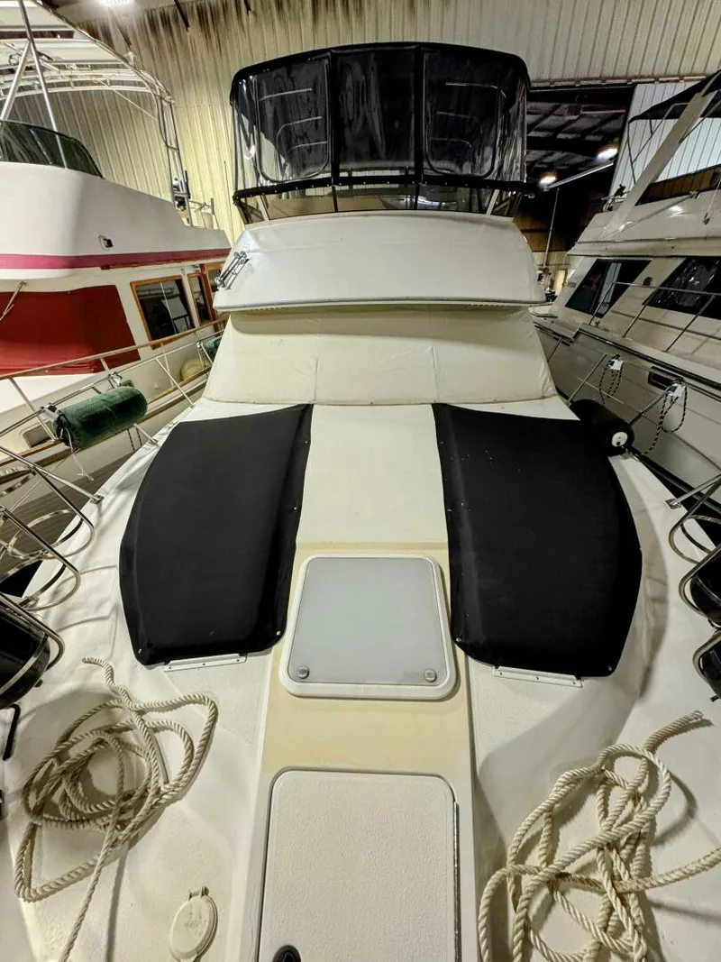 Slide: The Image of Carver 406 Aft Cabin Motor Yacht 1999 - 5700156