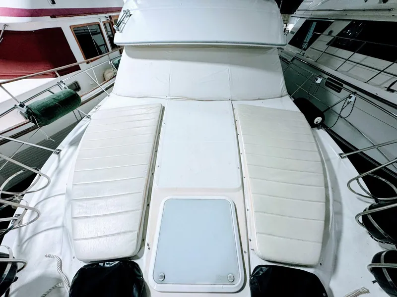 Slide: The Image of Carver 406 Aft Cabin Motor Yacht 1999 - 5700157