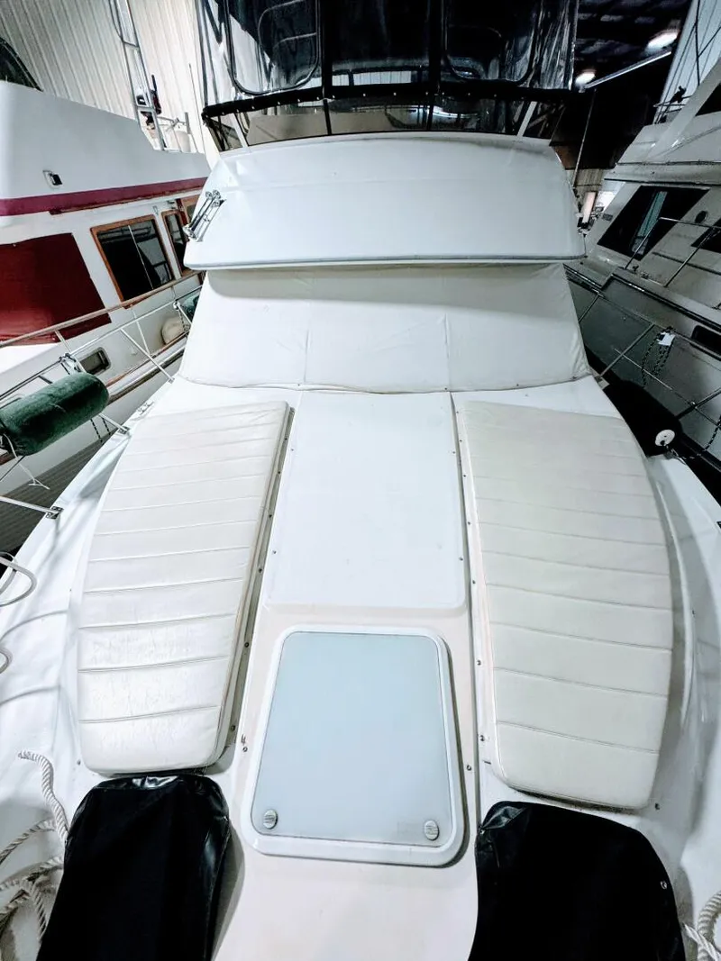 Slide: The Image of Carver 406 Aft Cabin Motor Yacht 1999 - 5700158