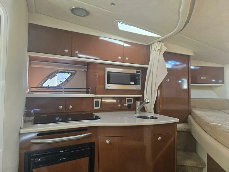 Slide: The Image of Sea Ray 330 Sundancer 2010 - 5700514