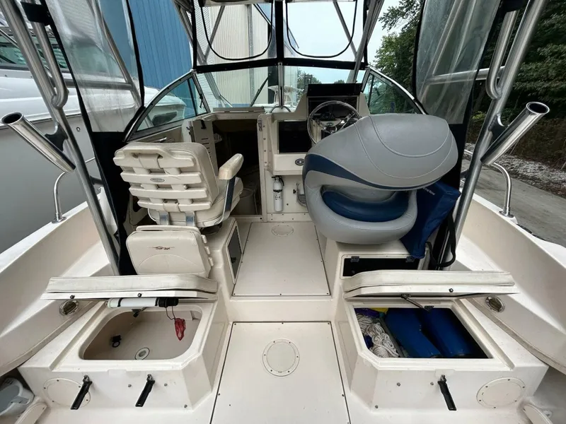 Slide: The Image of Grady-White Gulfstream 232 2004 - 5700996