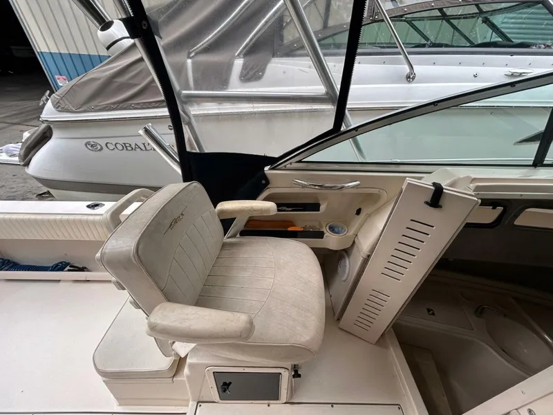 Slide: The Image of Grady-White Gulfstream 232 2004 - 5701000