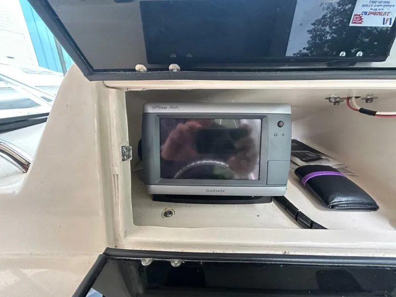 Slide: The Image of Grady-White Gulfstream 232 2004 - 5701001