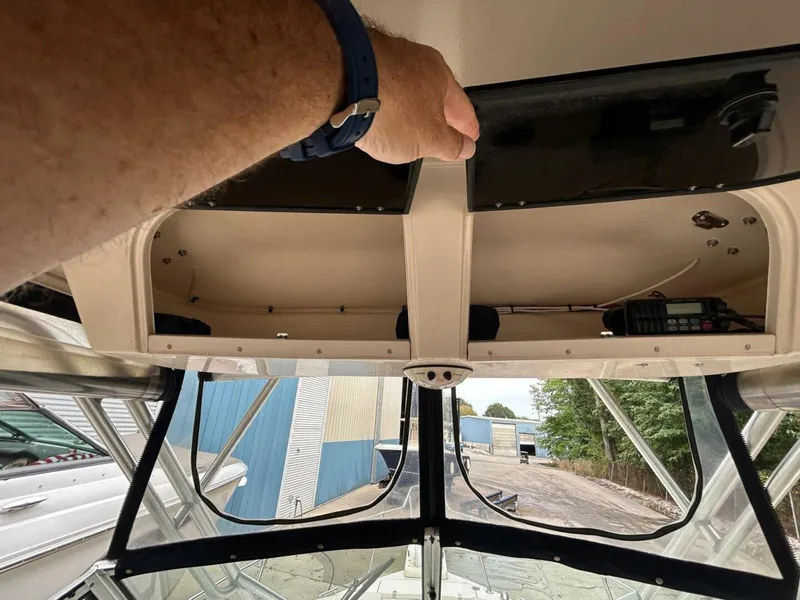 Slide: The Image of Grady-White Gulfstream 232 2004 - 5701002