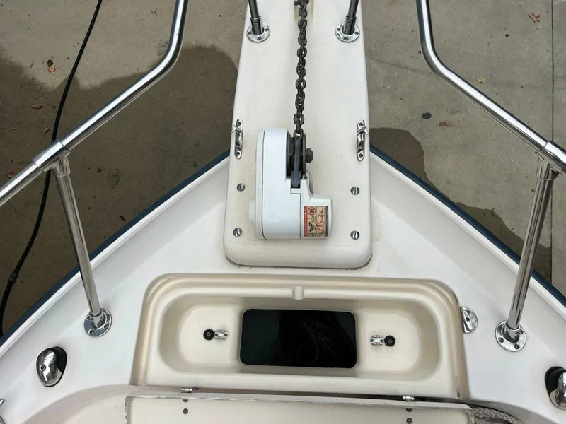 Slide: The Image of Grady-White Gulfstream 232 2004 - 5701008