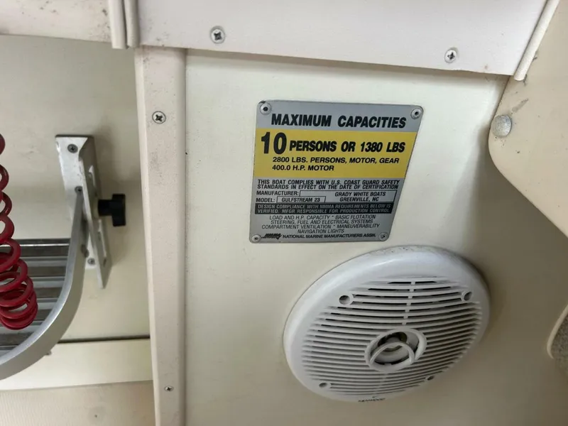 Slide: The Image of Grady-White Gulfstream 232 2004 - 5701012