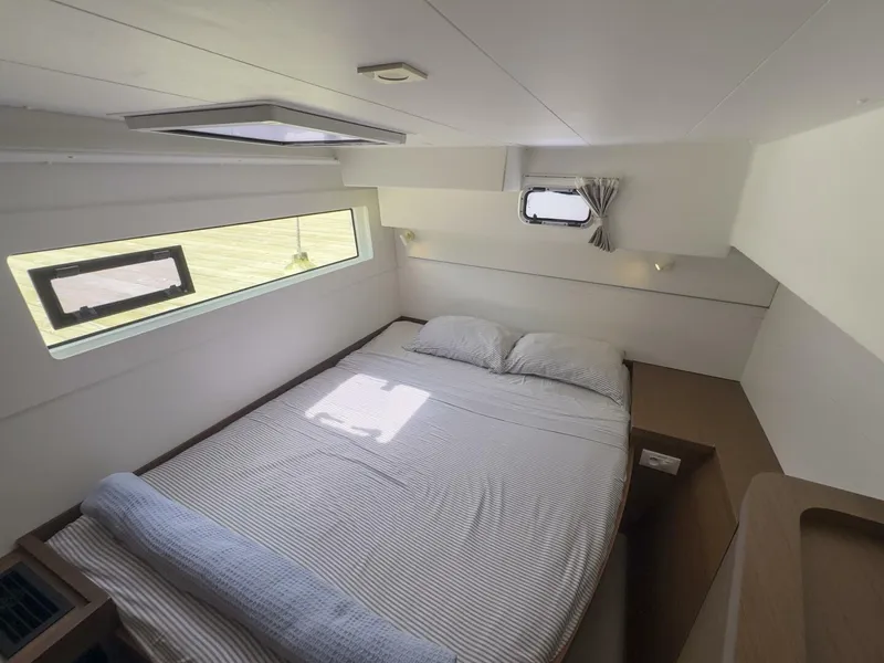 Slide: The Image of Lagoon 40 2020 - 5701052