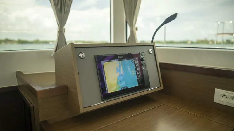 Slide: The Image of Lagoon 40 2020 - 5701087