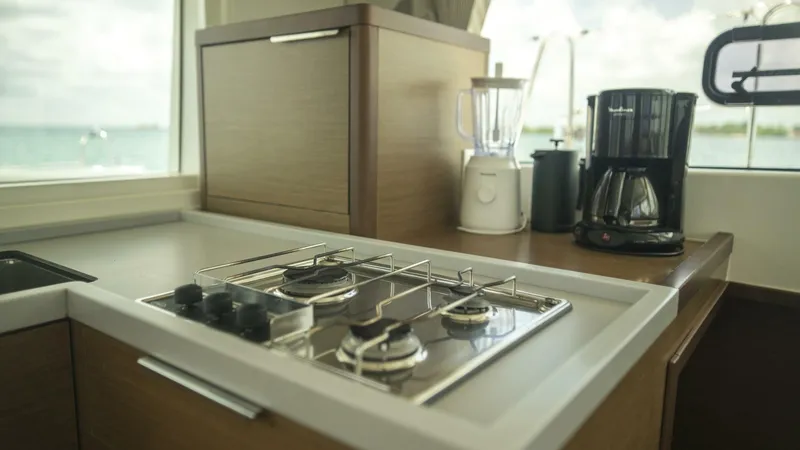 Slide: The Image of Lagoon 40 2020 - 5701088