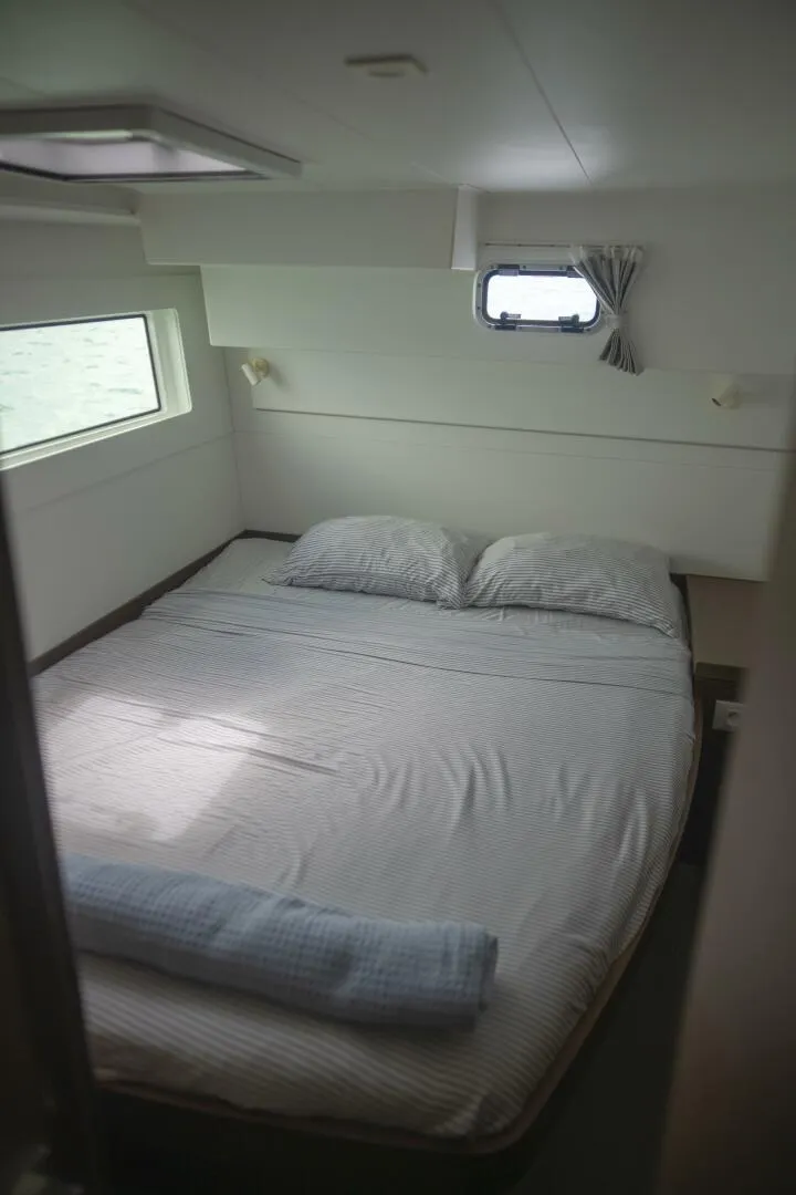 Slide: The Image of Lagoon 40 2020 - 5701091