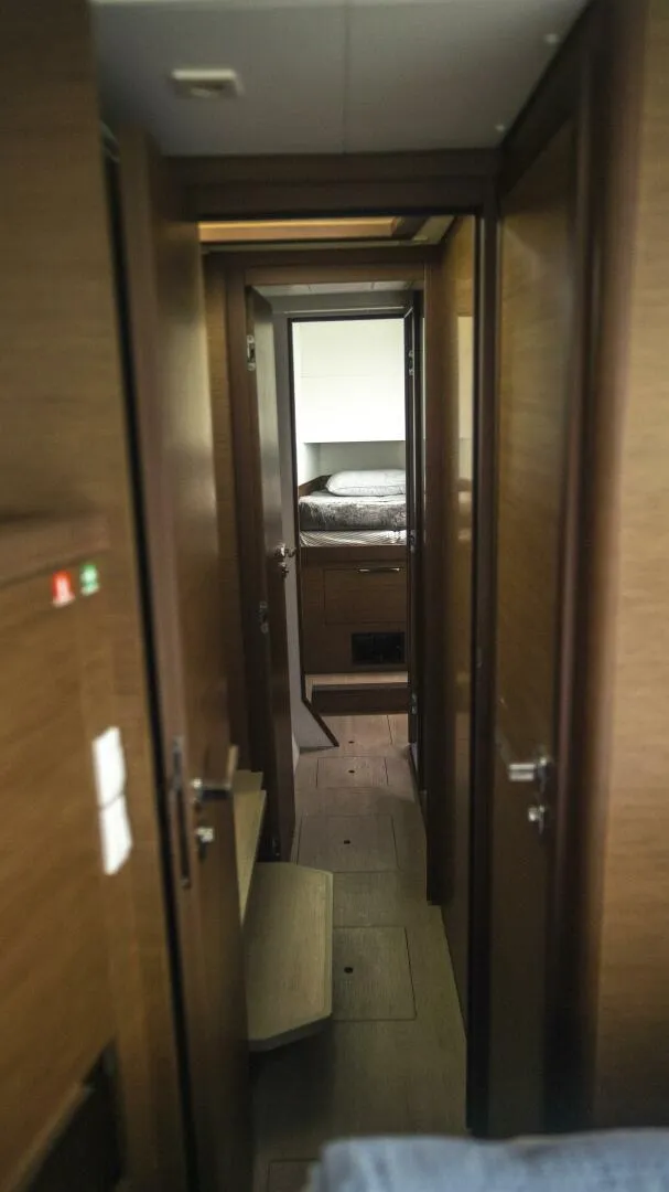 Slide: The Image of Lagoon 40 2020 - 5701096