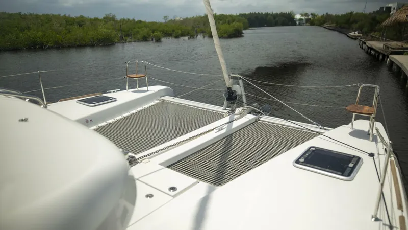 Slide: The Image of Lagoon 40 2020 - 5701049