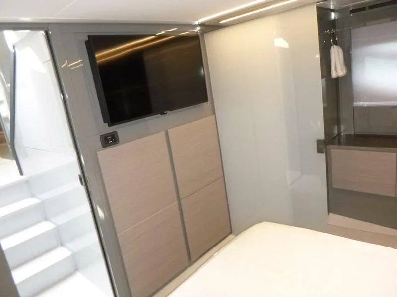 Slide: The Image of Pershing 62 2020 - 5812092