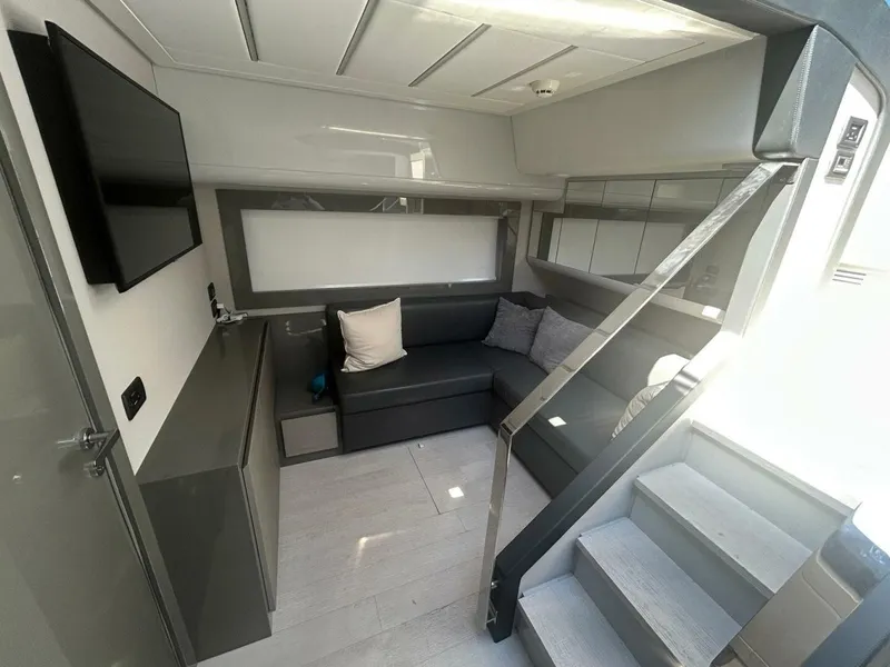 Slide: The Image of Pershing 62 2020 - 5812080