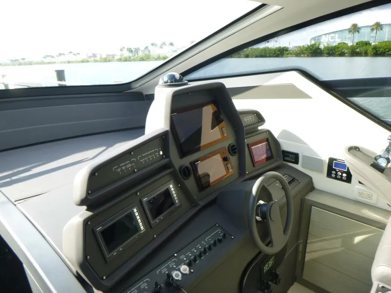 Slide: The Image of Pershing 62 2020 - 5812110